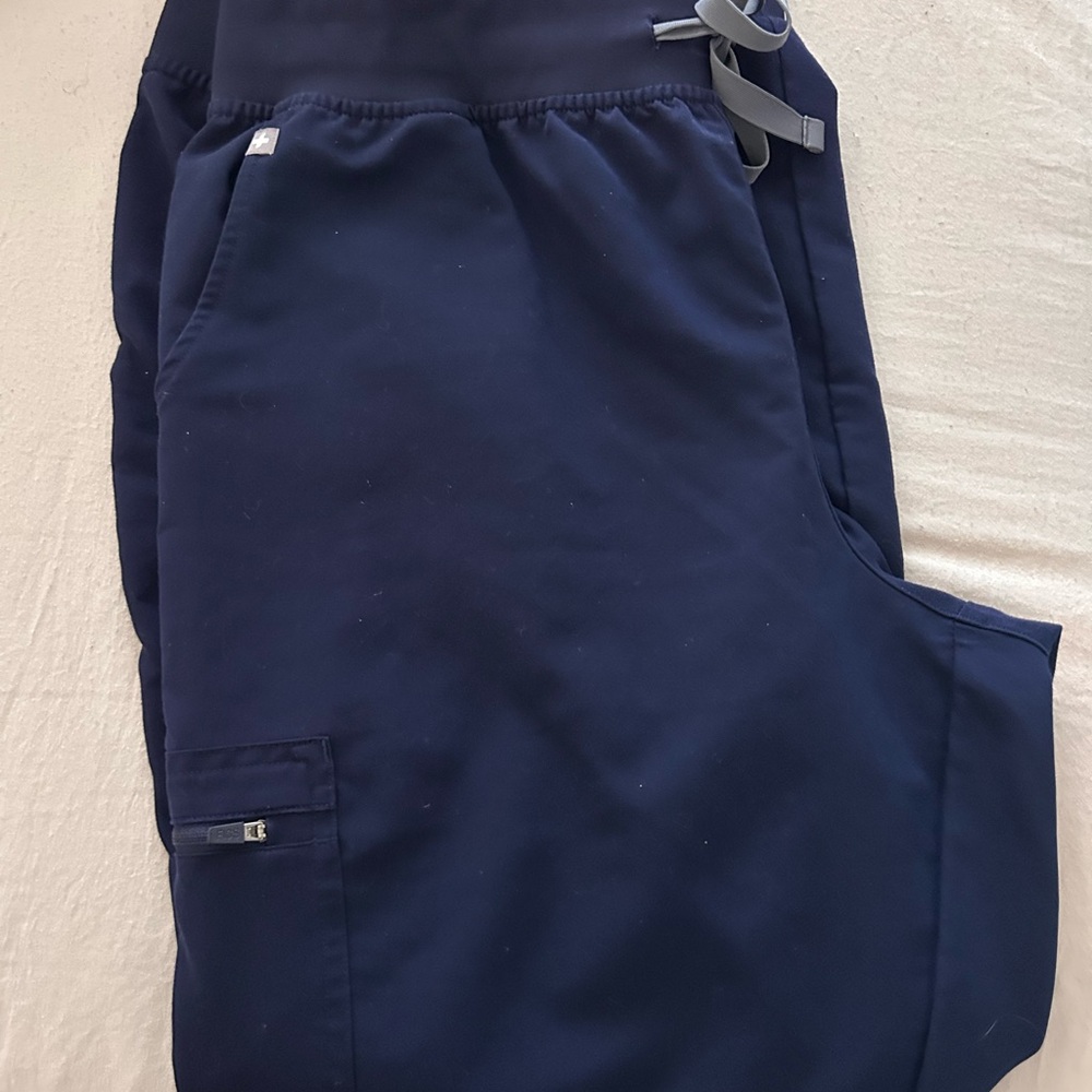 FIGS Women’s Navy Scrub Pants